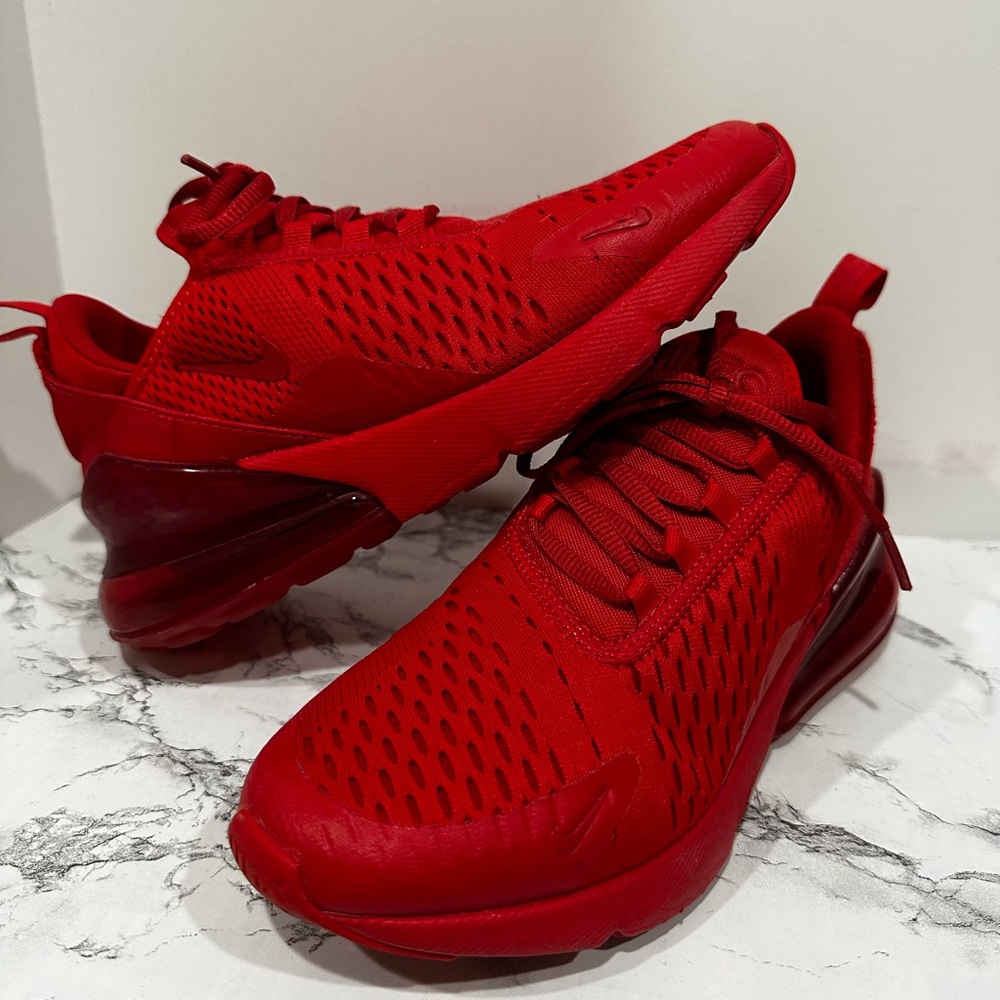 Nike AirMax 270 Size 6Y (women’s 7.5)